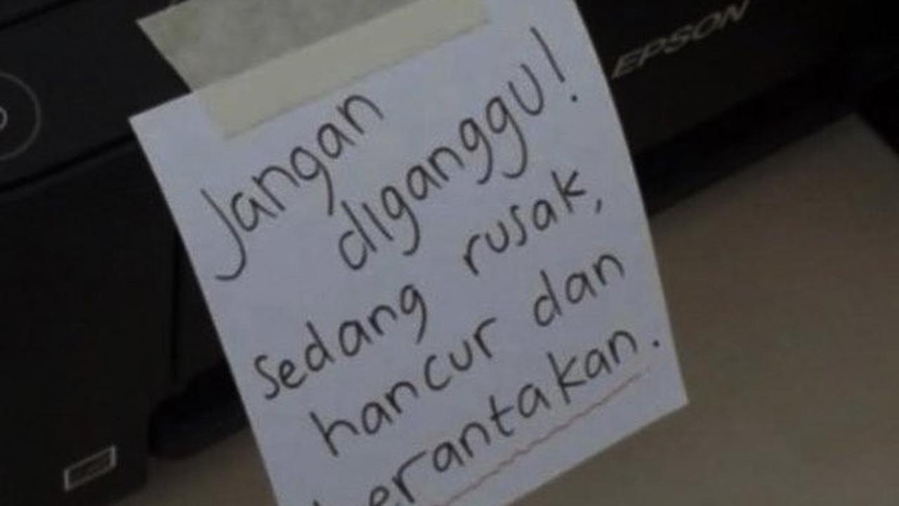 Tulisan kocak saat memberitahukan barang rusak ini bikin geleng-geleng kepala